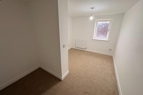 2 bedroom flat to rent, Queen Mary avenue, Queens Park, Glasgow, G42