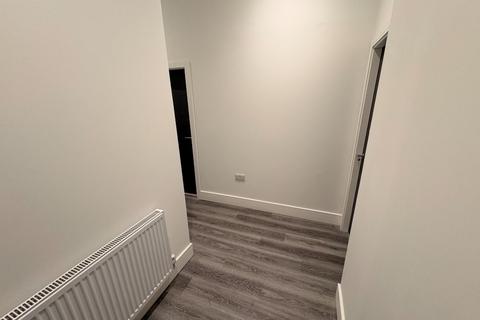 2 bedroom flat to rent, Queen Mary avenue, Queens Park, Glasgow, G42