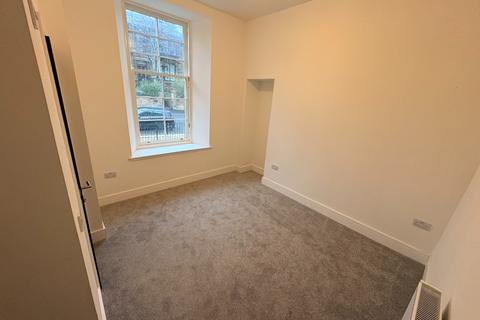 2 bedroom flat to rent, Queen Mary avenue, Queens Park, Glasgow, G42