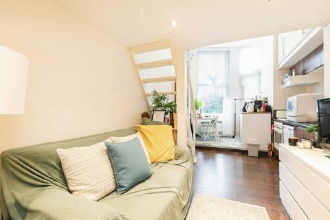 Studio to rent, Sutherland Avenue, London W9