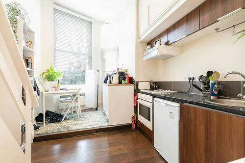 Studio to rent, Sutherland Avenue, London W9