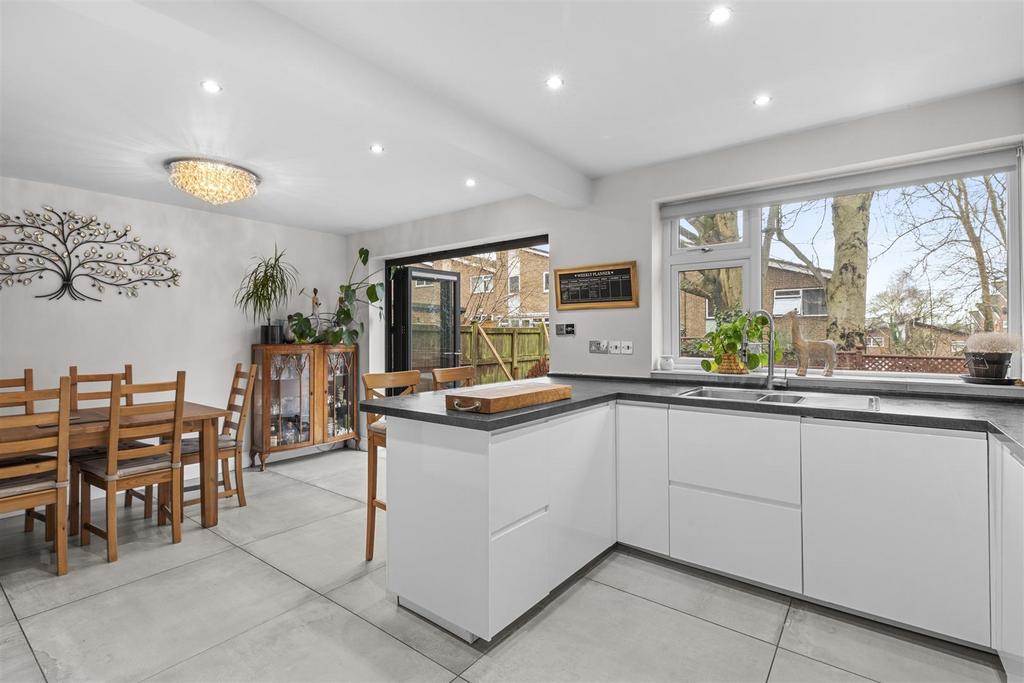 11 Uplands Close, HP13 6 JX-1.jpg