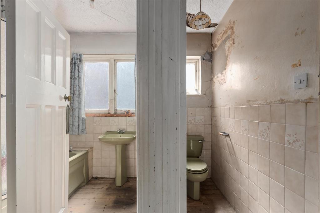 Bathroom & Toilet