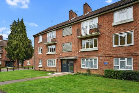 2 bedroom apartment to rent, Antoneys Close, Pinner, HA5