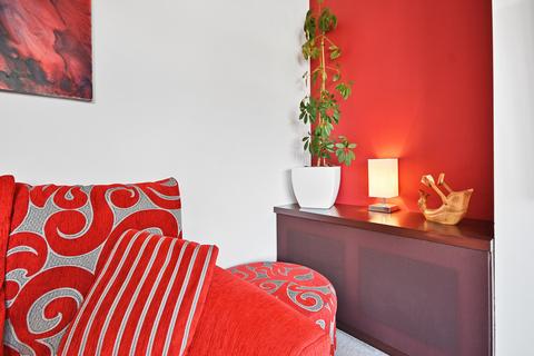 2 bedroom apartment to rent, Antoneys Close, Pinner, HA5