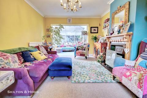 3 bedroom semi-detached house for sale, Spinney Hill, Daventry NN11