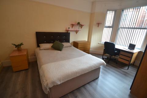 5 bedroom semi-detached house to rent, (5BED) Sherwin Road, Nottingham NG7