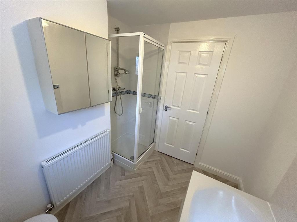 Bathroom 2.JPG