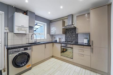 2 bedroom end of terrace house for sale, Waterfall Cottages, Colliers Wood SW19