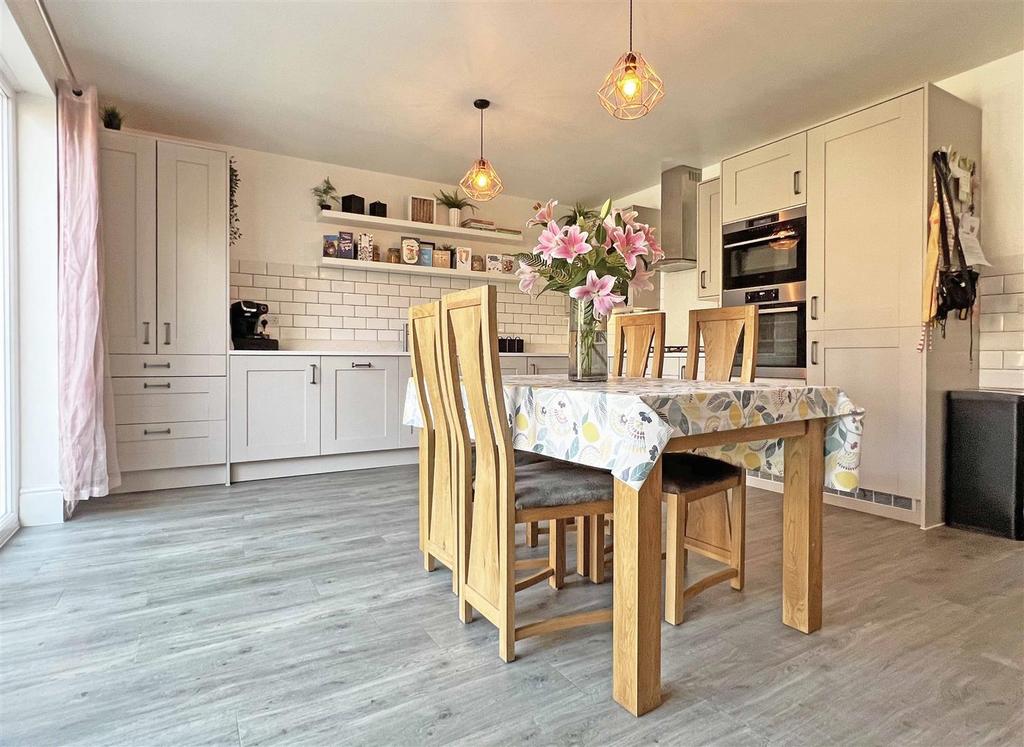 Kitchen c.jpg