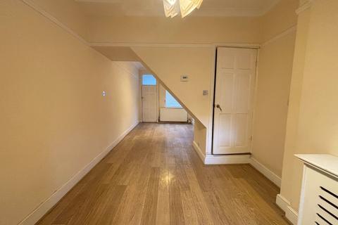 2 bedroom terraced house to rent, Lansdowne Road, Leicester LE2