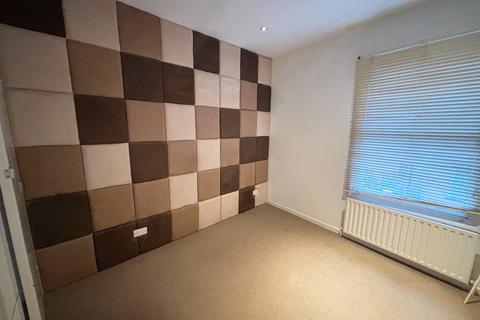 2 bedroom terraced house to rent, Lansdowne Road, Leicester LE2