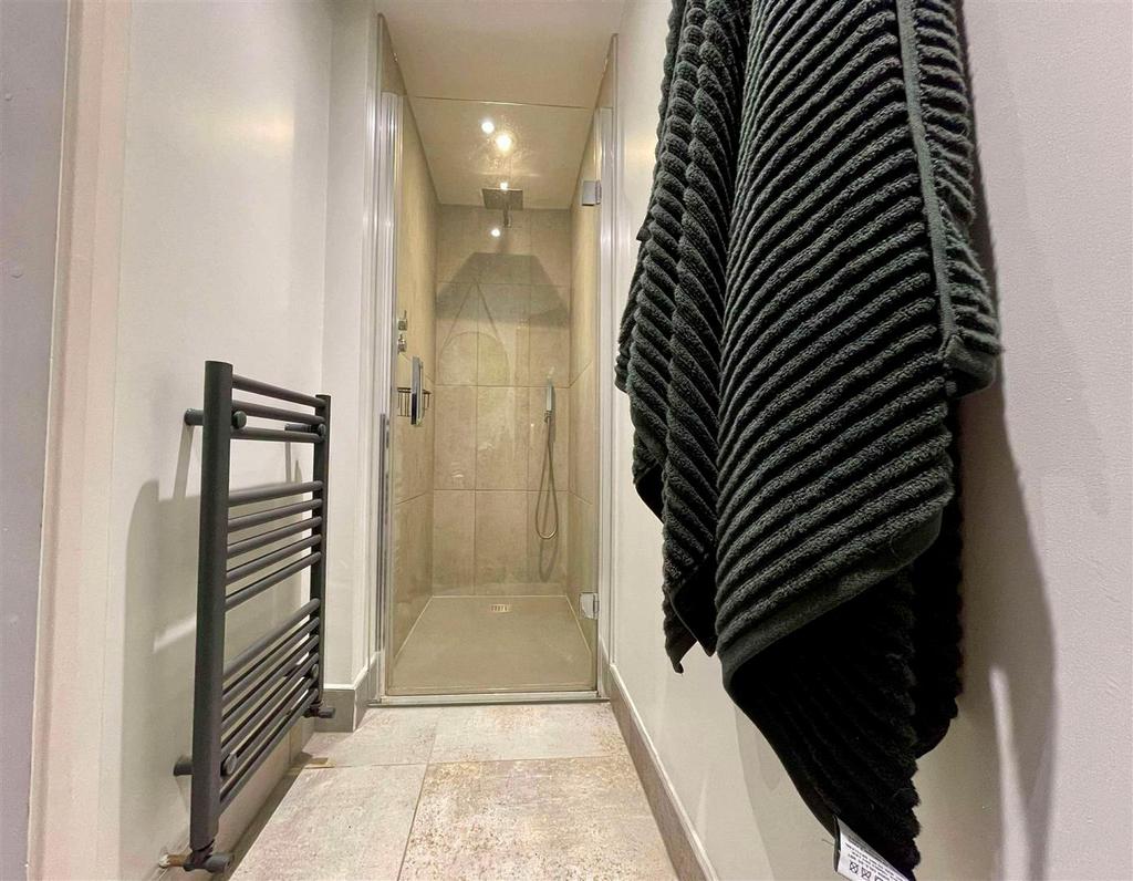 Shower Room.jpg