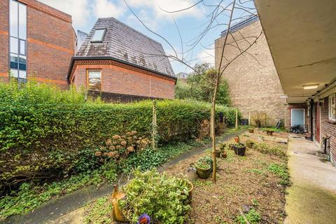 Studio to rent, Eton Street, Richmond TW9