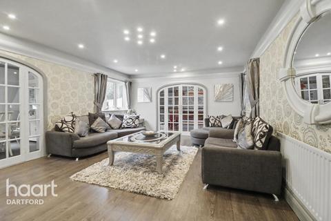 5 bedroom bungalow for sale, Woodland Close, Longfield