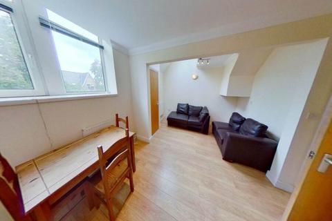 4 bedroom flat to rent, Richmond Road, CF24
