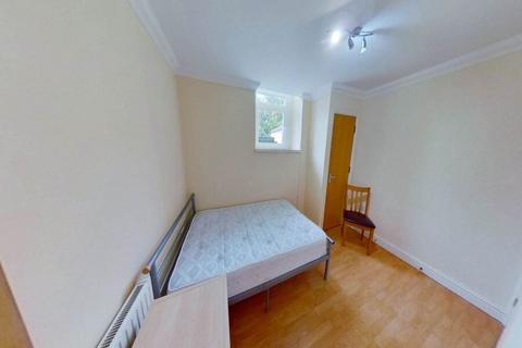 4 bedroom flat to rent, Richmond Road, CF24