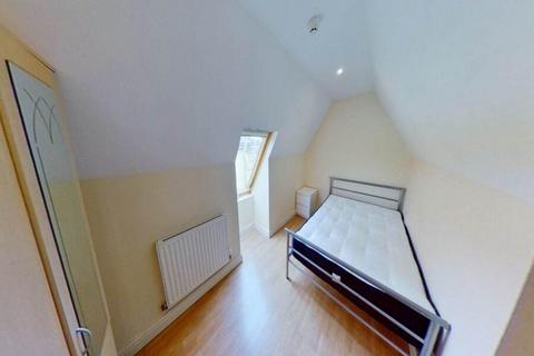 4 bedroom flat to rent, Richmond Road, CF24