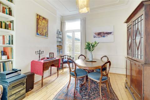 4 bedroom house for sale, Broxash Road, SW11