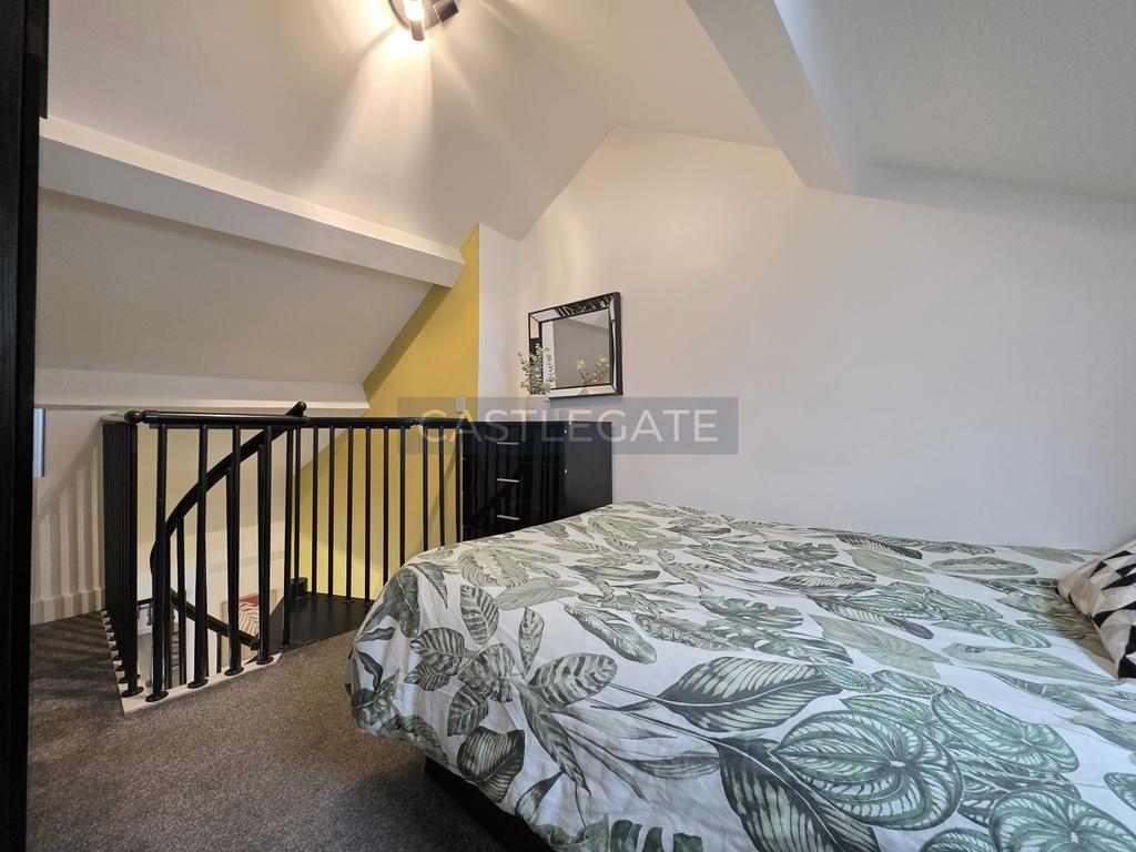 Room 7, 3a New Street, Huddersfield, HD1 2 AX (8)