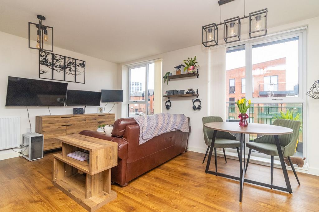 Open plan lounge/kitchen