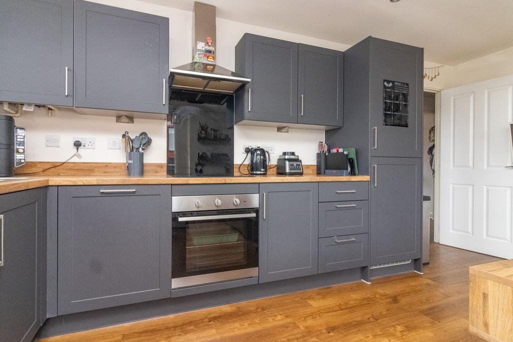 Open plan lounge/kitchen