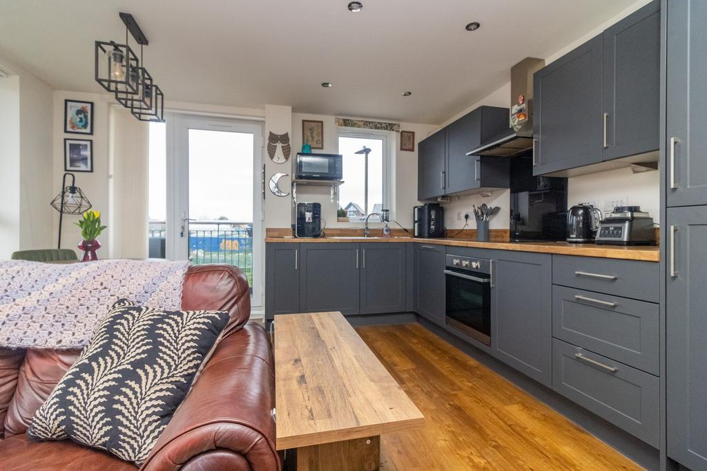 Open plan lounge/kitchen