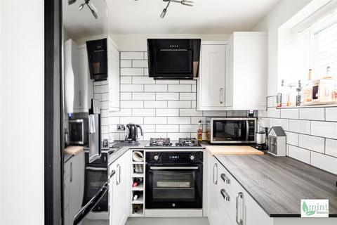 1 bedroom flat for sale, Addlestone Park, Addlestone KT15