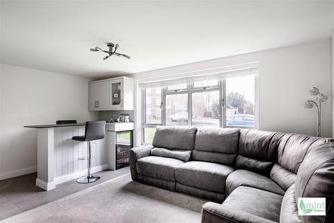 1 bedroom flat for sale, Addlestone Park, Addlestone KT15