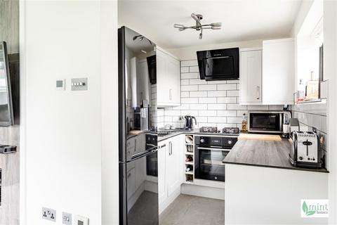 1 bedroom flat for sale, Addlestone Park, Addlestone KT15