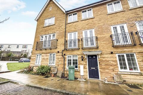 3 bedroom terraced house to rent, Forelle Way, Carshalton SM5