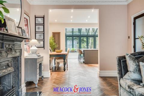 4 bedroom end of terrace house for sale, Priests Lane, Shenfield, Brentwood