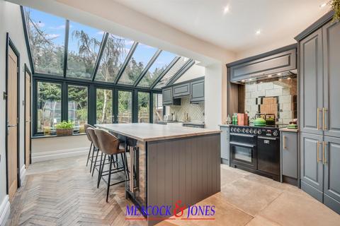 4 bedroom end of terrace house for sale, Priests Lane, Shenfield, Brentwood