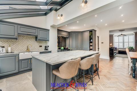 4 bedroom end of terrace house for sale, Priests Lane, Shenfield, Brentwood
