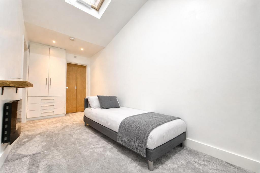 Home Office/Bedroom Four