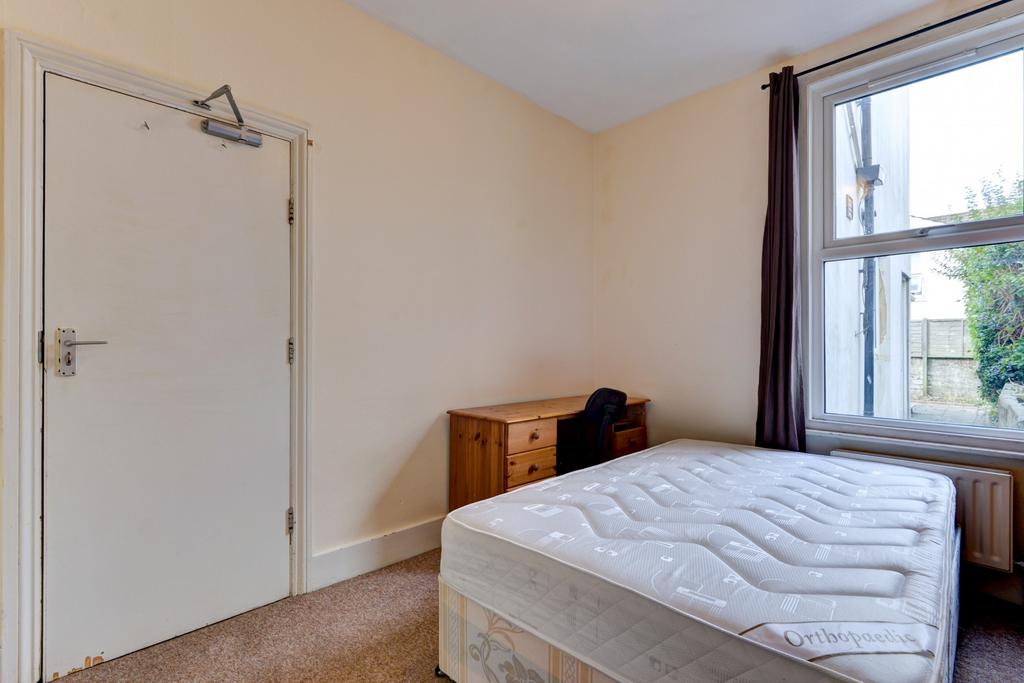 Bright and inviting double bedroom with a comfo...