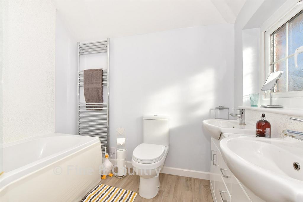 En-Suite Bathroom