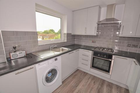 2 bedroom flat to rent, Wyedale, London Colney, AL2