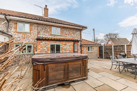 undefined, Characterful Cottage in the Heart of Thorpe Market