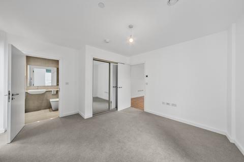 2 bedroom flat to rent, Munton Road London SE17