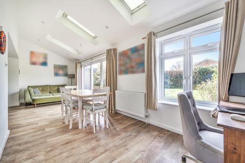 undefined, Carterton,  Oxfordshire,  OX18