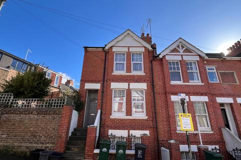 2 bedroom maisonette to rent, Coronation Street, Brighton, BN2 3AQ