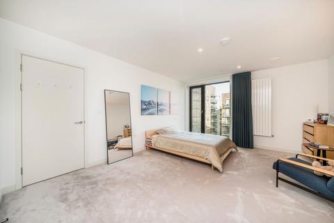 2 bedroom flat for sale, Royal Crest Avenue, London E16