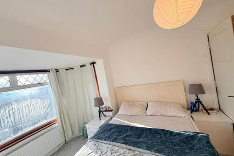 1 bedroom house to rent, Coniston Avenue, Perivale UB6
