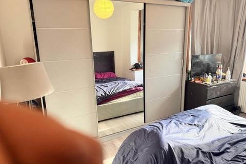 1 bedroom house to rent, Coniston Avenue, Perivale UB6