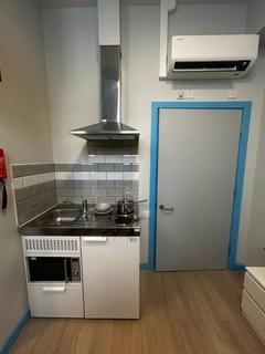 Studio to rent, London Road, Thornton Heath CR7