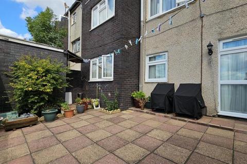 undefined, Willowbrook Road, Southall UB2