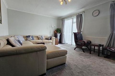 undefined, Willowbrook Road, Southall UB2