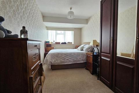 undefined, Willowbrook Road, Southall UB2
