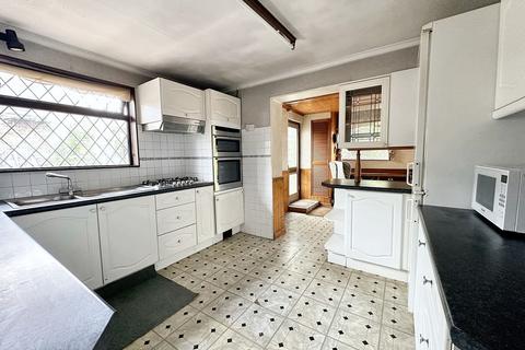 3 bedroom detached bungalow for sale, Southbourne Avenue, Holbury, SO45